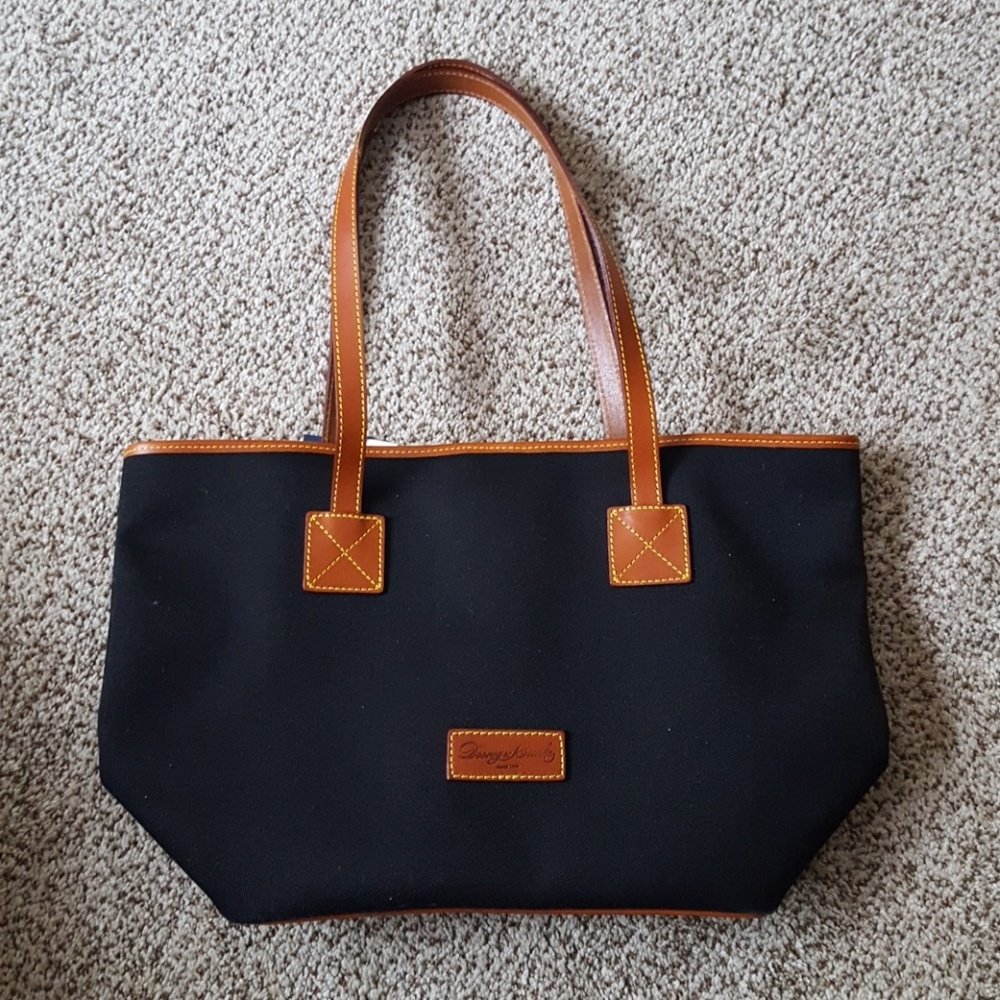 Dooney & Bourke Cabriolet Strap Large Cindy